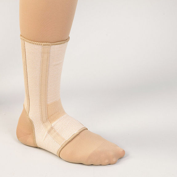 Эластичный бандаж на голеностопный сустав с ребрами жесткости Orlett BAN-101(M) размер S